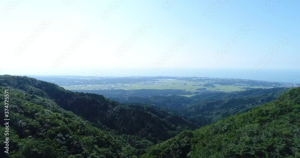 《秋田県》鳥海山からのにかほ市の街並みの空撮 《秋田県》鳥海山からのにかほ市の街並みの空撮