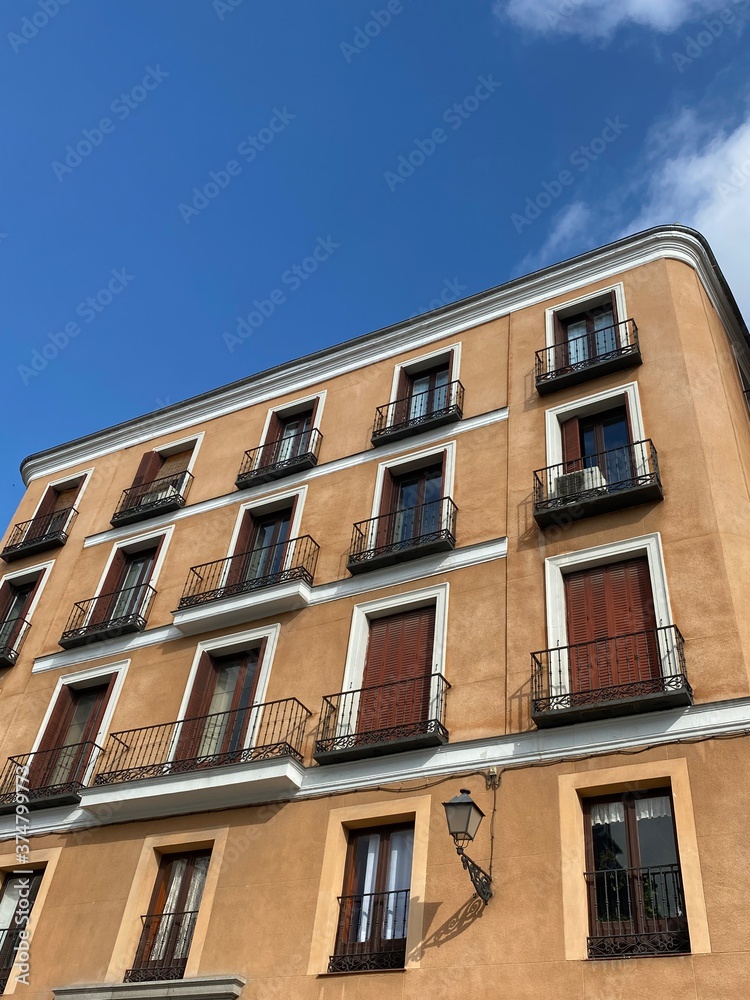 Fototapeta premium facade of a building