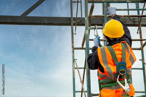 Foto Asian worker wear safety height equipment