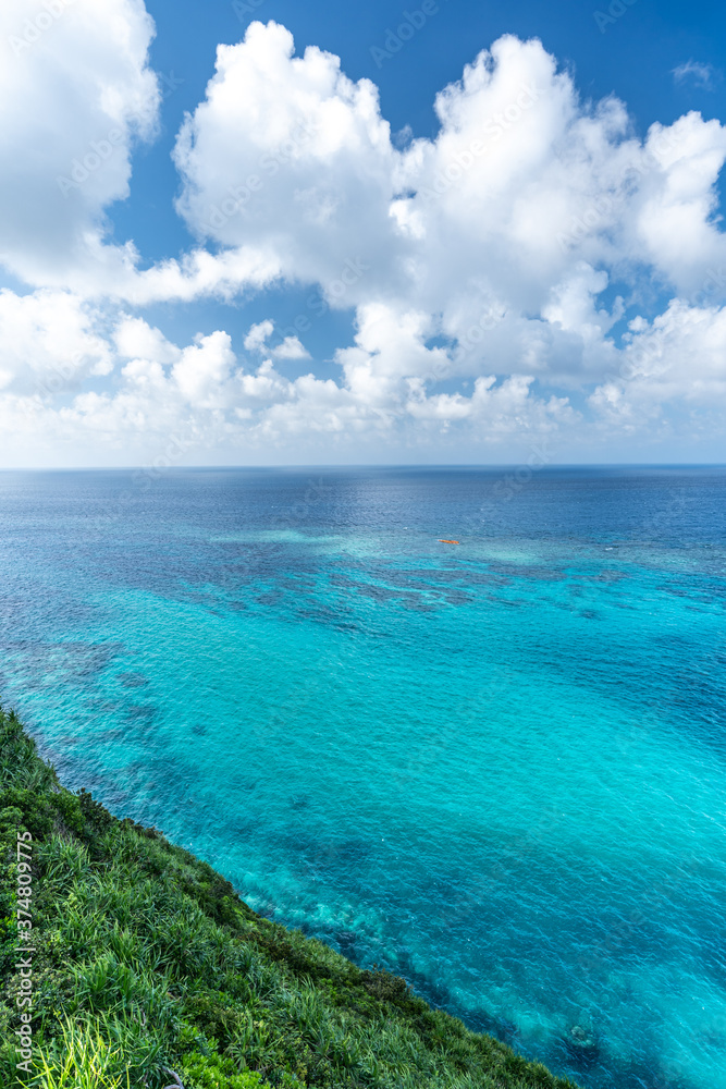 沖縄県・伊良部島・イグアナ岩から見る景色