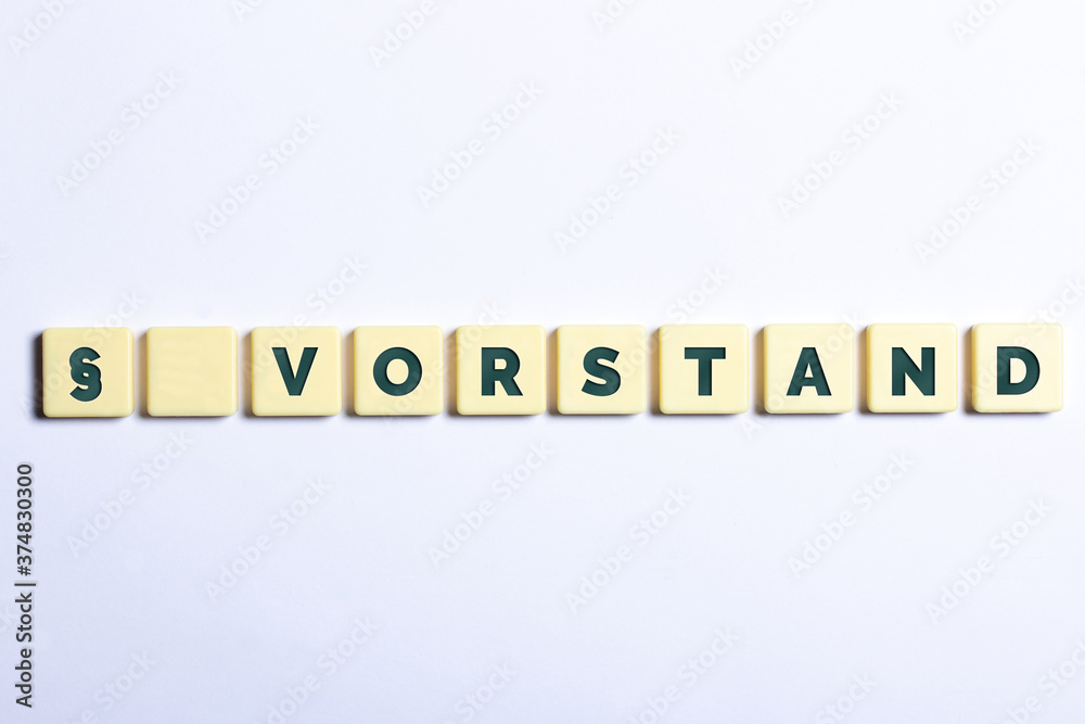 Vorstand in Buchstaben auf weißem Hintergrund mit Paragraph Zeichen Vorstand in Buchstaben auf weißem Hintergrund mit Paragraph Zeichen