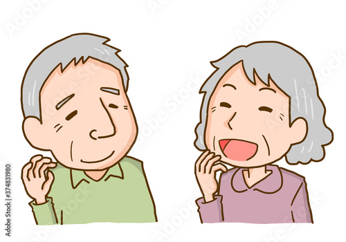 笑顔で会話する老夫婦
