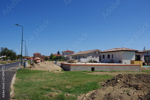 Chantier de construction de maison en brique de lotissent d'habitation de maison neuve en projet de logement en France dans une ville ou village