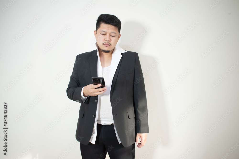 Asian businessman wearing a suit And white shirt Is using a smartphone Asian businessman wearing a suit And white shirt Is using a smartphone