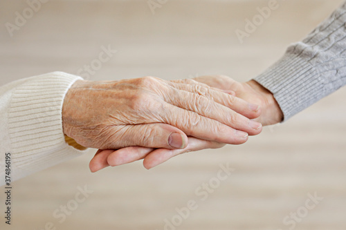 Εκτύπωση καμβά Grandmother gets help from her granddaughter at home