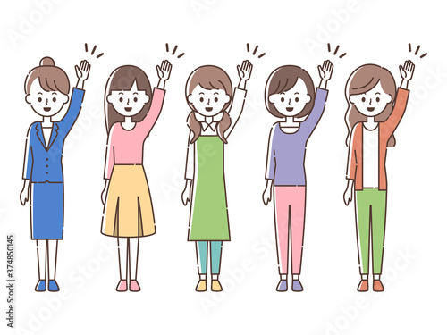 手を挙げる5人の女性