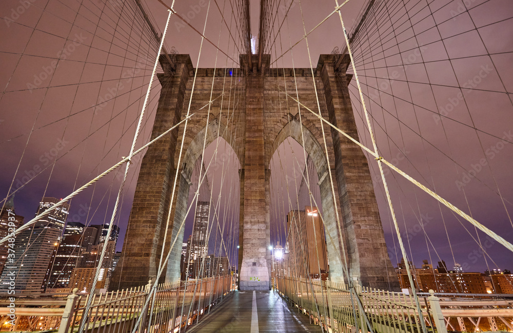 Fototapeta premium Brooklyn Bridge at night