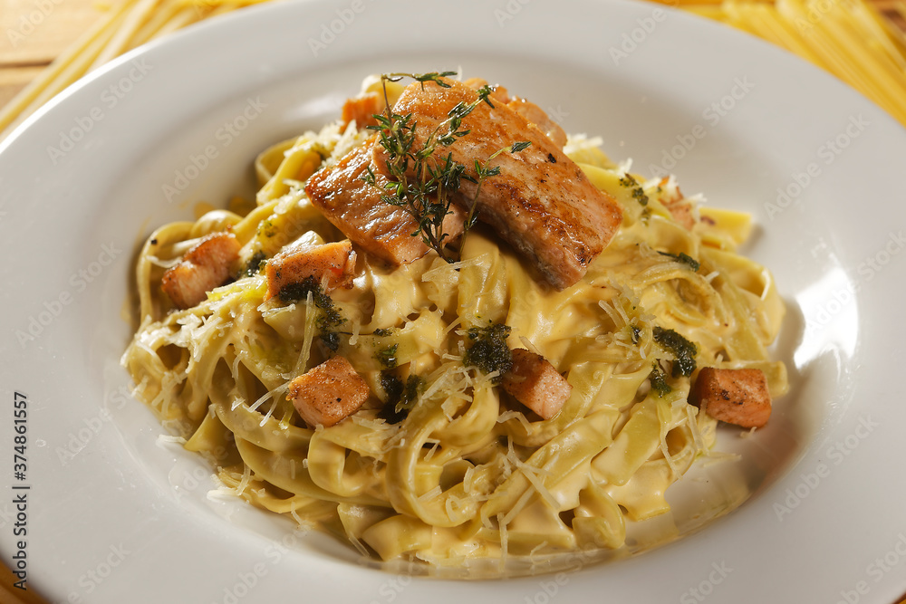 Noodles with grilled salmon fillet.