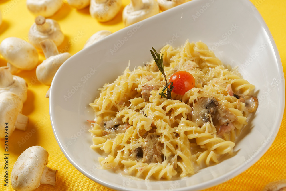 Fusilli or pasta spirals with ham, mushrooms and cherry tomato Fusilli or pasta spirals with ham, mushrooms and cherry tomato
