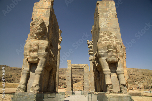 kamienne ruiny starożytnego miasta persepolis w iranie