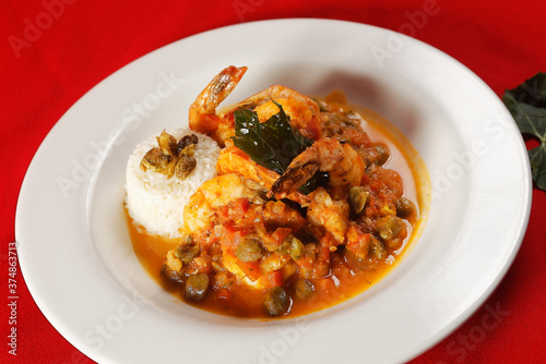 Shrimp with caper, chaya leaf and steamed rice.