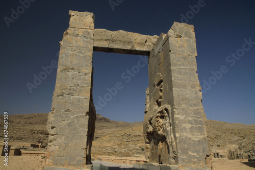 kamienne ruiny starożytnego miasta persepolis w iranie #374867539