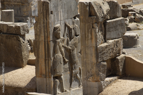 kamienne ruiny starożytnego miasta persepolis w iranie #374867553