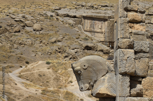 kamienne ruiny starożytnego miasta persepolis w iranie #374867583