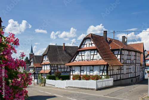 Dorfstrasse in Hunspach, Elsass, schönstes Dorf Frankreichs 2020