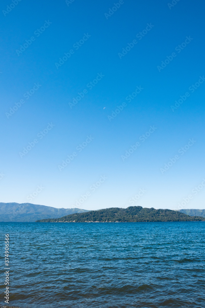 青い静かな湖　屈斜路湖
