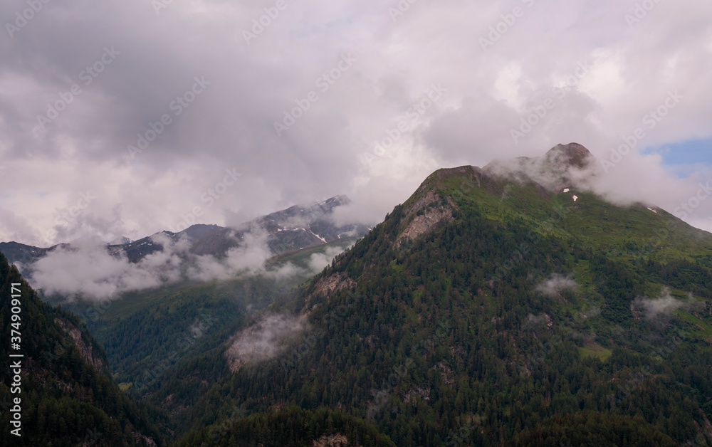 Fototapeta premium Heiligenblut . Österreich - Kärnten