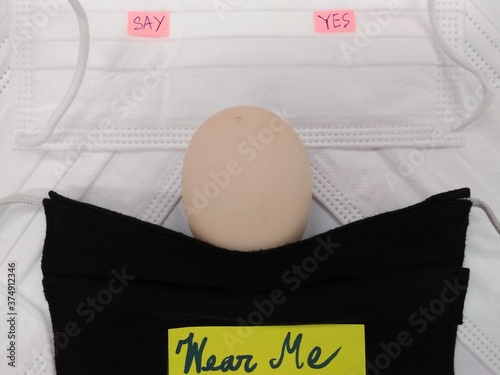 Face mask with note says 