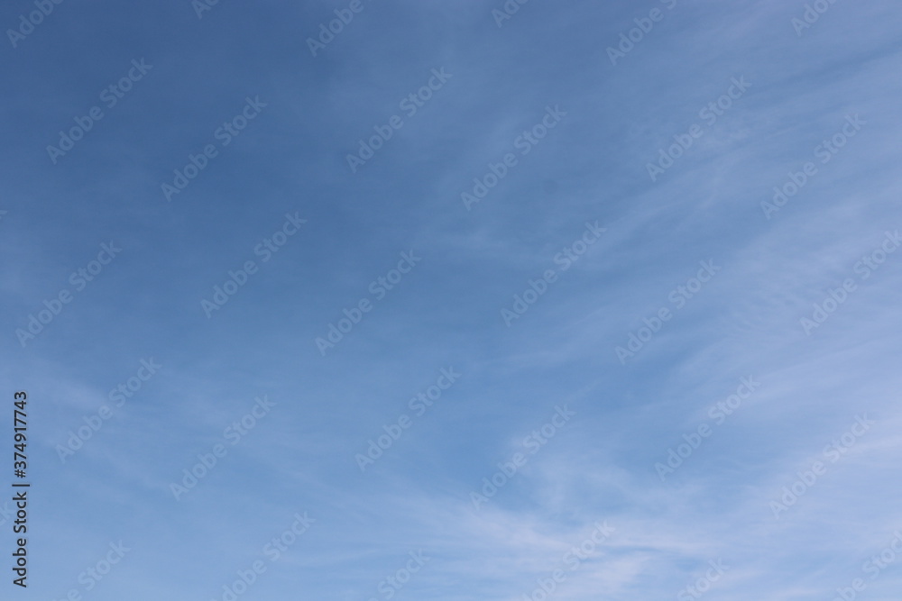 天気の良い日の日本の空