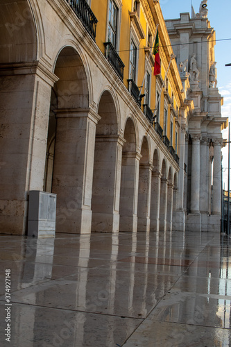 Obraz na płótnie Streets an architecture of Lisbon on early sunrise w salonie