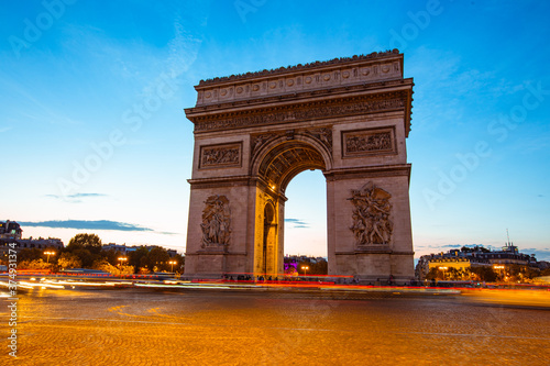 The night view of triumphal arch and traffic in Paris, France. © Zimu