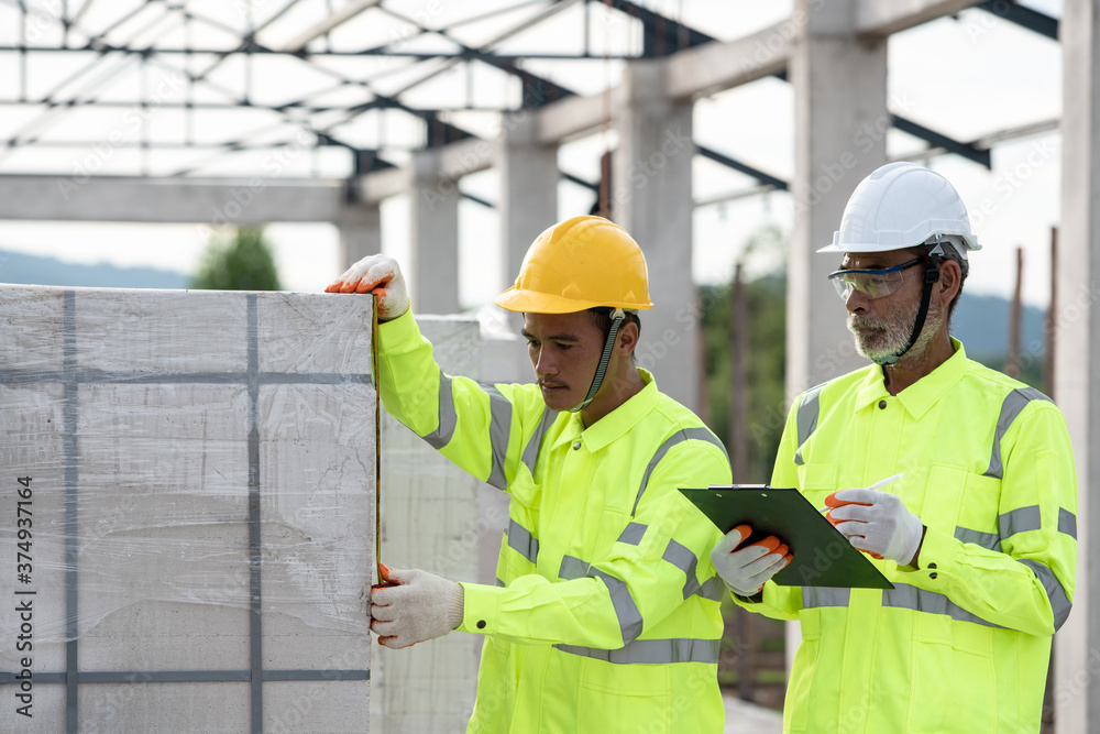 Quality inspection of aerated concrete blocks used in construction by engineers and experts Quality inspection of aerated concrete blocks used in construction by engineers and experts
