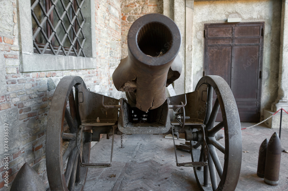 Austrian artillery piece, with the barrel exploded Austrian artillery piece, with the barrel exploded