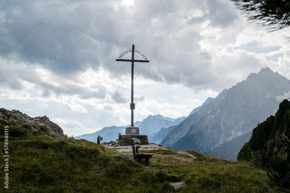Am Staller Sattel, dem Gebirgspass zwischen dem Antholzer Tal in Südtirol und dem Defereggental in Osttirol, liegt der Obersee.