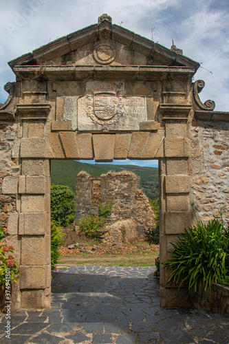 Puerta de antiguo priorato de San Clodio (Lugo) photo