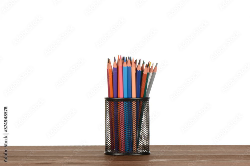 Fototapeta premium Lapiceros de colores en un bote en la mesa