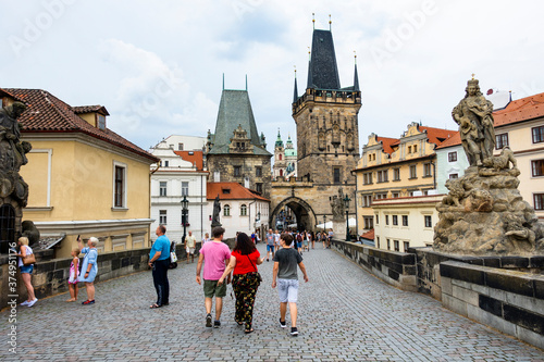 Most droga posągi rzeźby wieża stare miasto czechy praga