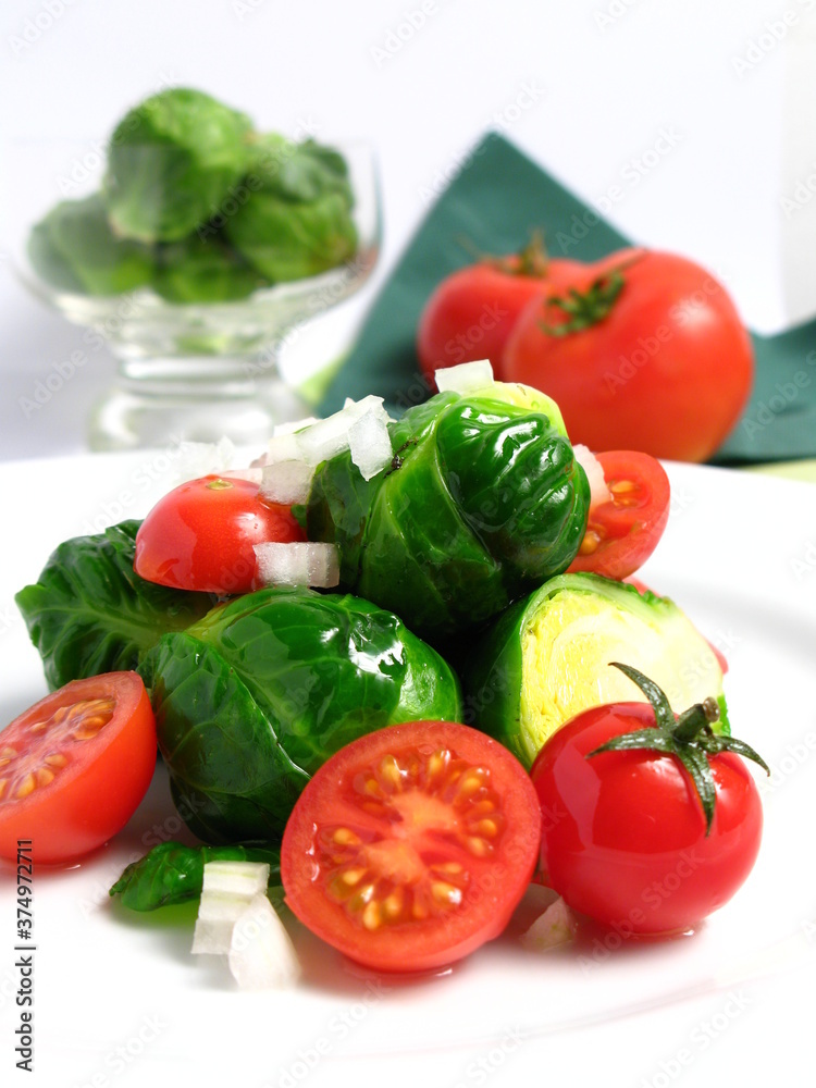 Ensalada de repollitos de bruselas y tomate cherry Ensalada de repollitos de bruselas y tomate cherry