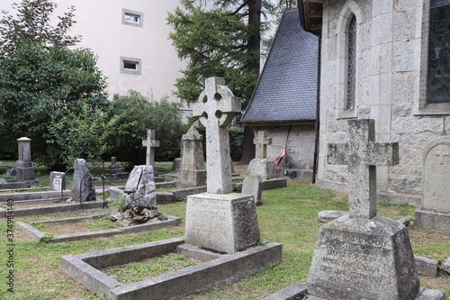 Tombe avec croix celtique dans l'ancien cimetière du temple protestant de Chamonix, ville de Chamonix, département de Haute Savoie, France