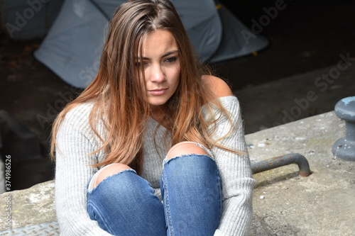 Jeune femme sans domicile fixe