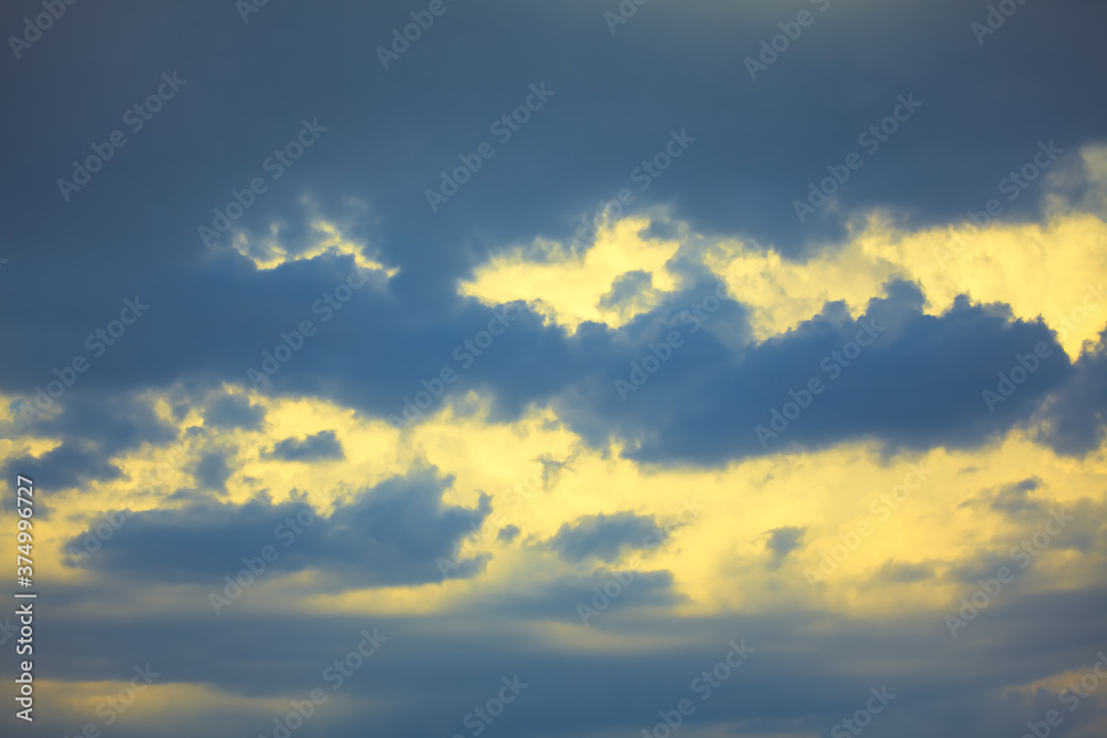 Obraz premium Blue clouds in the dusk