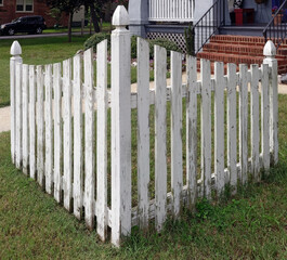 Corner picket fence decoration in front yard.