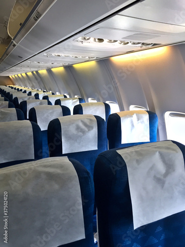 Interior de um avião vazio