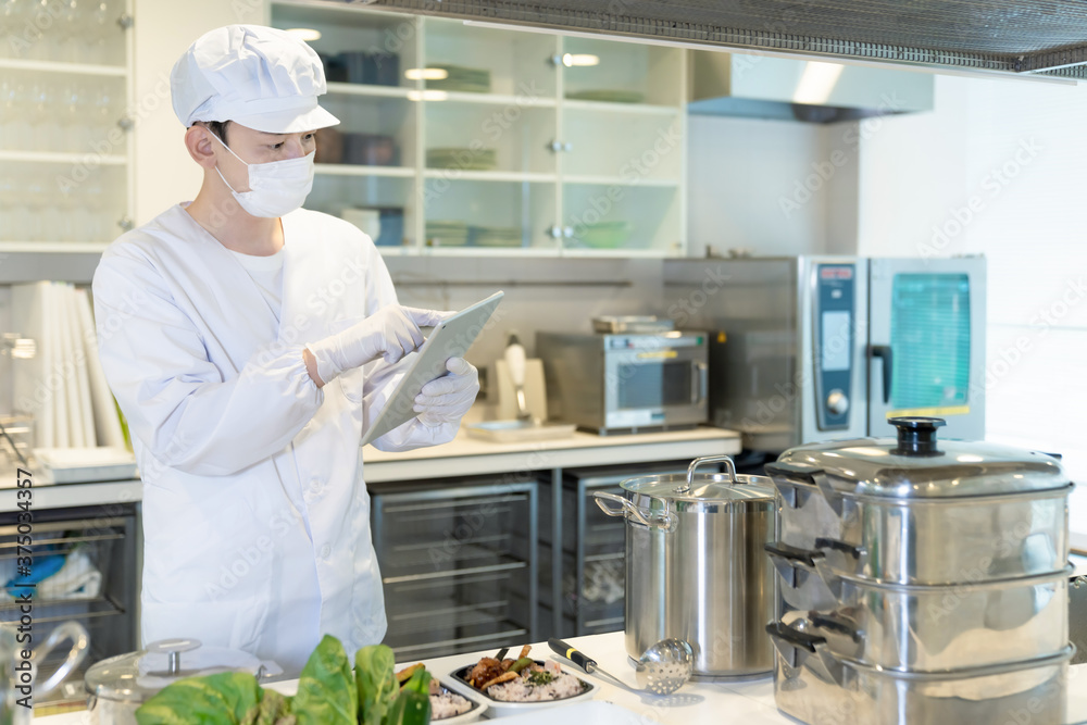 Φωτογραφία 男性調理師　給食センター　厨房