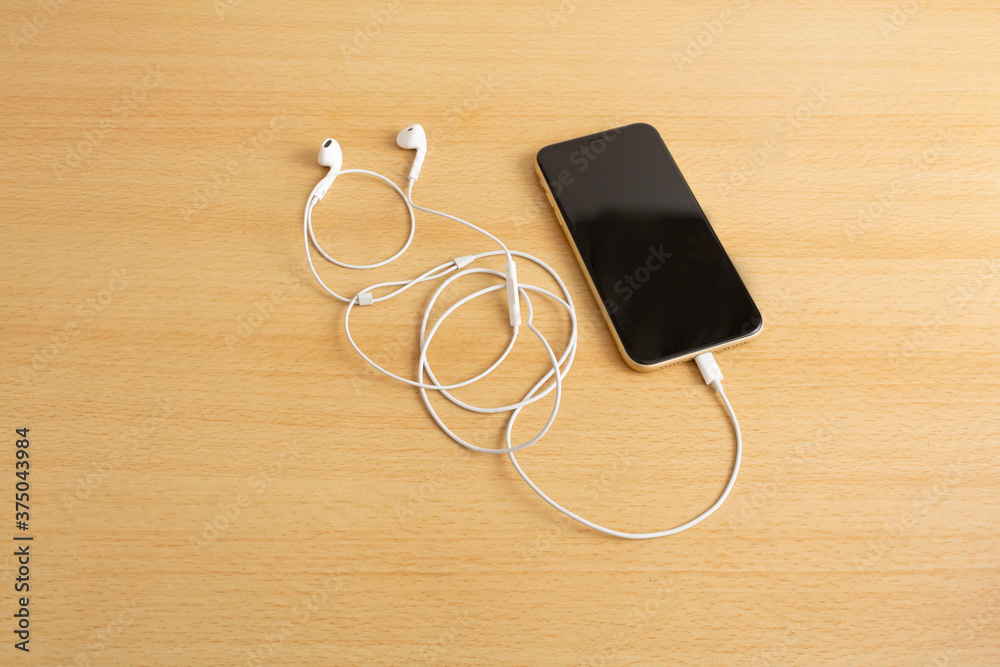 デスク,テーブル,スマホ,携帯,電話,デジタル,イヤホン,聞く,ビジネス,黒,機器,ミュージック,ケーブル デスク,テーブル,スマホ,携帯,電話,デジタル,イヤホン,聞く,ビジネス,黒,機器,ミュージック,ケーブル