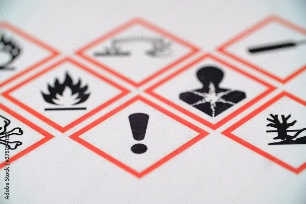 WHMIS 2015 SYMBOLS WORKPLACE HAZARDOUS MATERIAL INFORMATION SYSTEM. EXCLAMATION MARK FOCUSED SYMBOL. FOR INDICATORS AND FOR EMPLOYEE AND EMPLOYER. TOXIC MATERIAL. MAY CAUSE LESS SERIOUS HEALTH EFFECTS - obrazy, fototapety, plakaty 