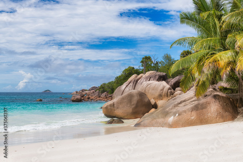 Fototapeta Naklejka Na Ścianę i Meble -  Beautiful rocks on seychelles beach, Anse Lazio beach, Praslin, Seychelles