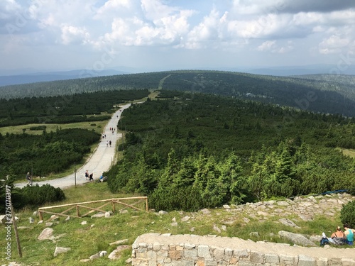 Widok na góry Karkonosze  z góry Szrenicy