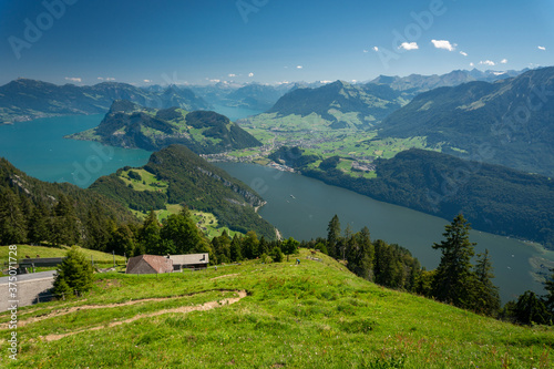 Vue sur le Burgenstock et le lac des 4 cantons.