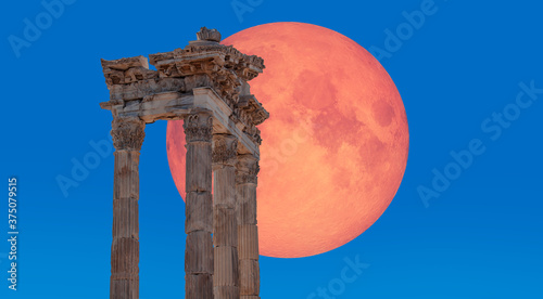 Fototapeta Naklejka Na Ścianę i Meble -  Columns of the ancient city of Pergamon with full moon - Bergama - Turkey 