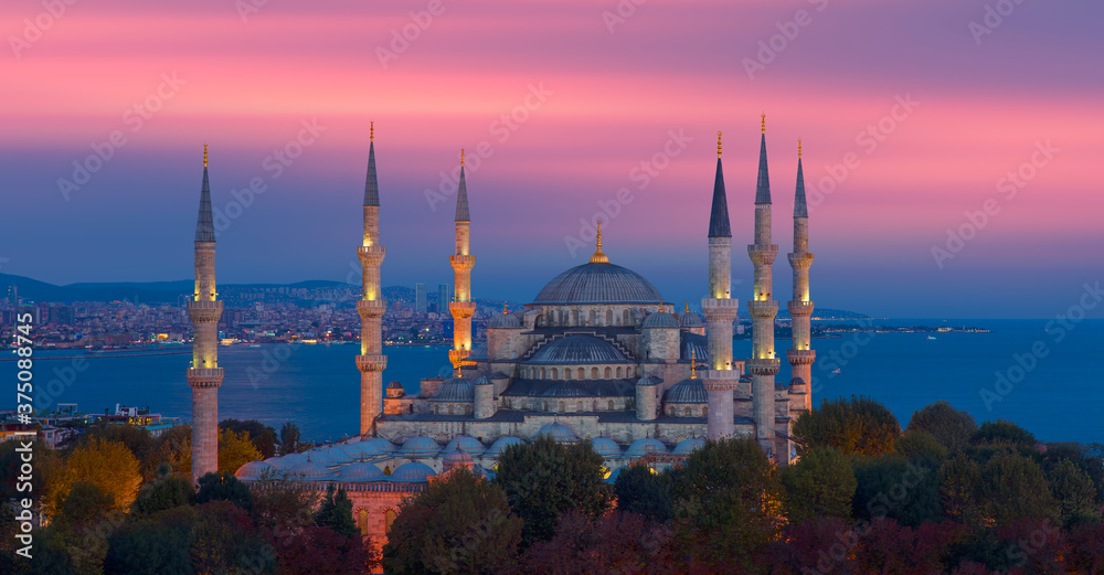 Naklejka premium The Blue Mosque, (Sultanahmet) at red sunset - Istanbul, Turkey.
