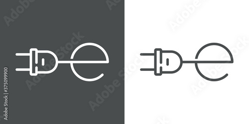 Concepto energía eléctrica. Logotipo lineal letra inicial e con enchufe eléctrico con cable en fondo gris y fondo blanco