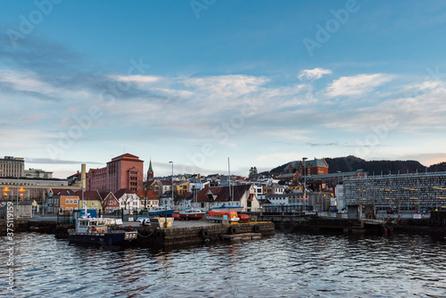 Scenic view of the port in the city of Bergen in Norway on a clear winter day © Robert Ruidl