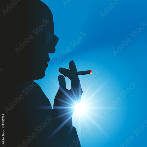 Concept du tabagisme et de l’addiction à la nicotine, avec la silhouette à contre jour d’un homme qui fume une cigarette.