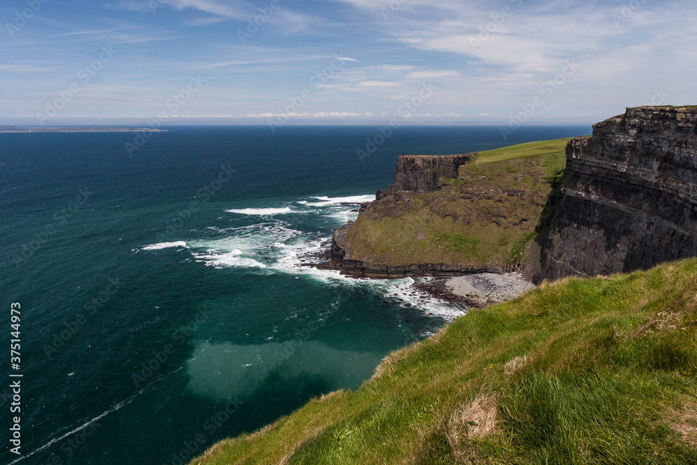 Photo capture of a breathtaking natural nature landscape. Cliffs of moher, wild atlantic way. Ireland. Europe