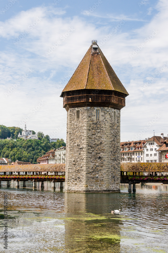 Luzern, Kapellbrücke, Holzbrücke, Wasserturm, Stadt, Altstadt, Brücke,  Reuss, Fluss, Vierwaldstättersee, Alpen, Sommer, Schweiz